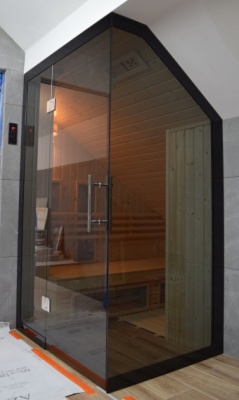 sauna-przeszklona-pod-skos